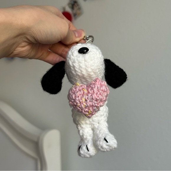 Handmade snoopy crochet keychain/ bag charm - Picture 4 of 4
